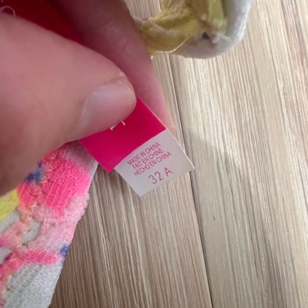 NWOT Victoria's Secret Bombshell Bikini (32A, XS) - Picture 4 of 5